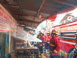 Si jago Merah Hanguskan Dua Toko di Lubeg Padang, Kerugian Ditaksir Rp75 Juta