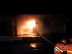 Si Jago Merah Hanguskan Tiga Toko di Blok A Pasar Raya Padang 