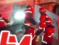 Damkar Padang Berhasil Cegah Jago Merah Sebuah Toko Grosir di Simpang Haru