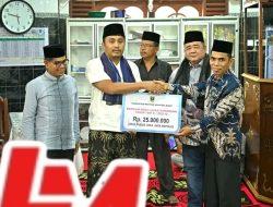 Safari Ramadan di Pesisir Selatan, Wagub Vasko Salurkan Bantuan untuk Dua Masjid di Amping Parak dan Kambang Timur