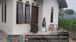 Rehab RTLH Menjelang Akhir, Satgas TMMD ke 127 Rampung Pasang Pintu dan Jendela Rumah Ibu Hayati.